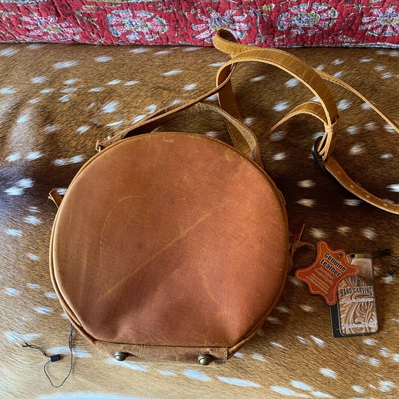 American Darling tooled leather round crossbody - Picture 3 of 3